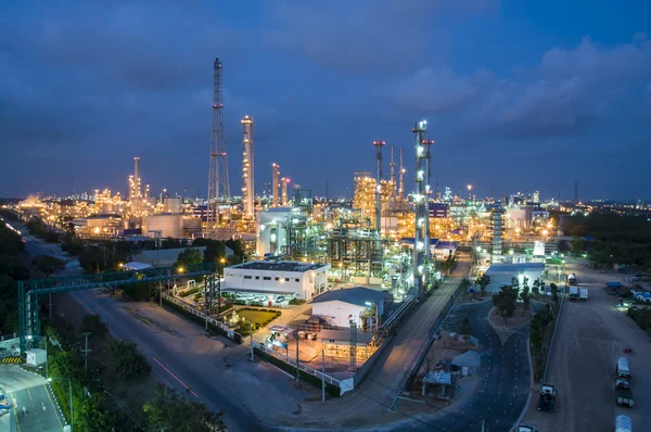 Nachtscène voor chemische fabriek — Stockfoto
