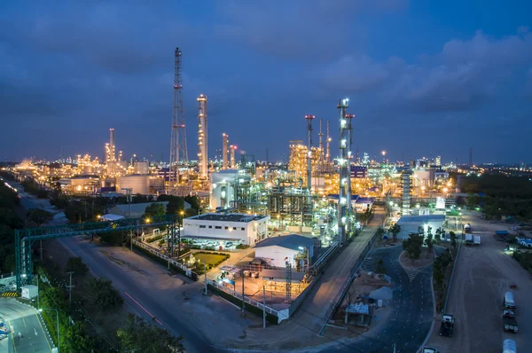 Cena noturna de planta química — Fotografia de Stock