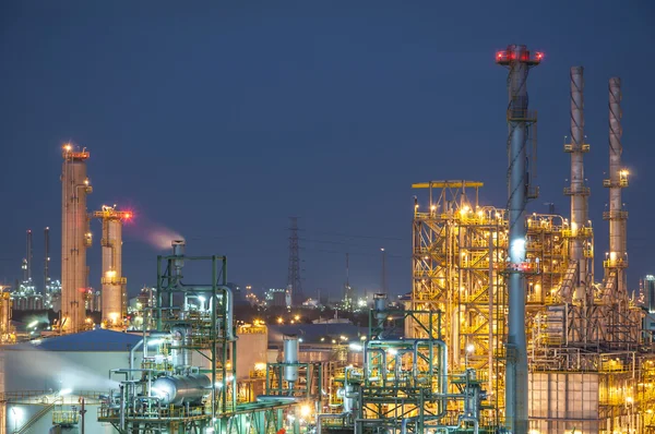 Cena noturna de planta química — Fotografia de Stock