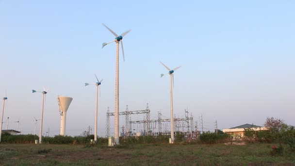 Vindkraftverk - grön energi — Stockvideo
