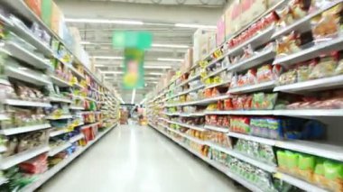 Ekskavatör taş üzerinde çalışıyordu