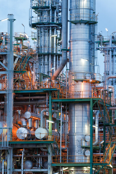 Нефтехимический завод
