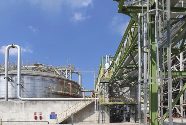 Industrial factory with blue sky — Stock Photo, Image