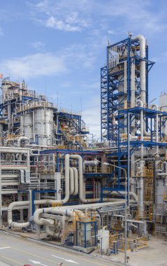 Petrokimya tesisi zekâ mavi gökyüzü