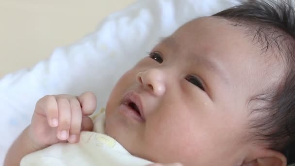 Bebé llorando — Vídeos de Stock