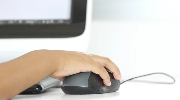 Используйте мышь для управления компьютером — стоковое фото