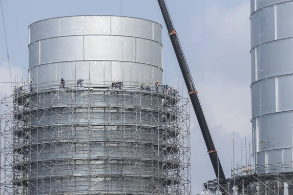 Tank storage foundation med byggnadsställningar — Stockfoto