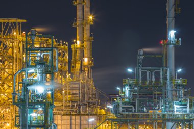 gece vakti rafineri sanayi fabrikası