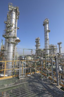 Endüstriyel Tesis kulede Rafinerisi