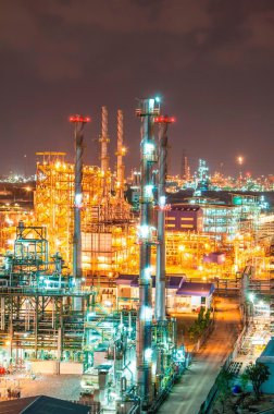 petrochenical fabrika alanının gece çekimi