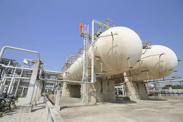 Gas storage tanks — Stock Photo, Image