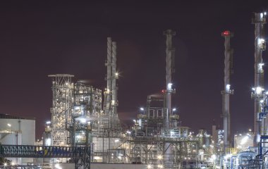 gece zaman petrol tesisi 