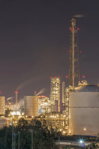 Petroleum anläggning i natt — Stockfoto