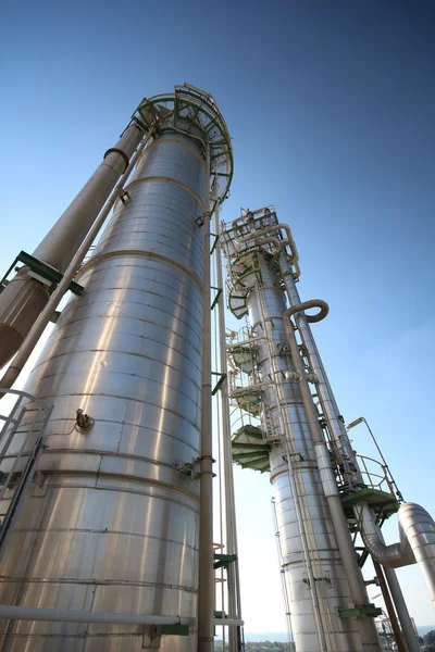 Refinery tower with blue sky — Stock Photo, Image