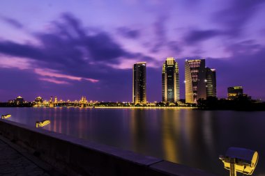 putrajaya günbatımında bina bakış