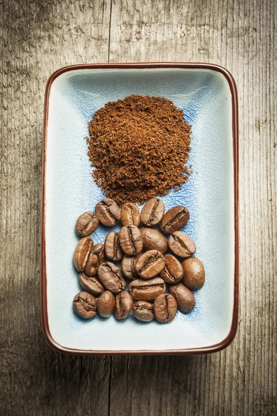 Ground coffee and coffee beans — Stock Photo, Image