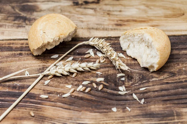 Orejas de trigo y pan —  Fotos de Stock