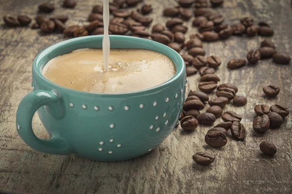 Café com grãos de café — Fotografia de Stock