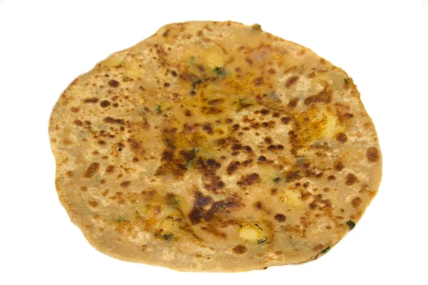 Kartoffelgefüllter Paratha mit Aaloo-Füllung isolierter weißer Hintergrund — Stockfoto