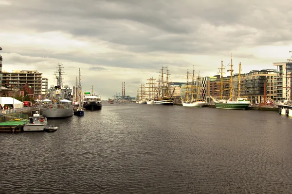 Дублинская лиффи-река на фестивале Dublin Docklands Лицензионные Стоковые Изображения