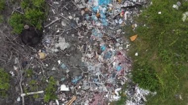 Havadan bakıldığında plastik yasadışı çöp alanı