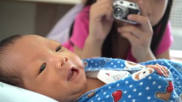 Close Sister Take Photo Newborn Baby Bedroom — Stockvideo