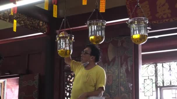 Georgetown Penang Malaysia Aug 2020 Chinese Devotees Offering Oil Goddess — Stock Video
