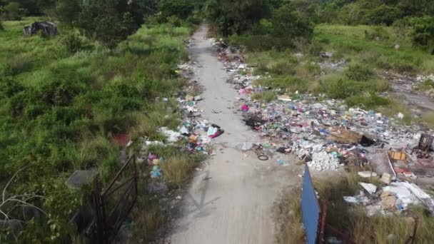 Yasadışı Çöp Boşaltma Alanına Girdi — Stok video