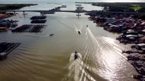 Vista Aérea Ocupado Barco Pesca Volver Del Mar Kuala Kurau — Vídeo de stock