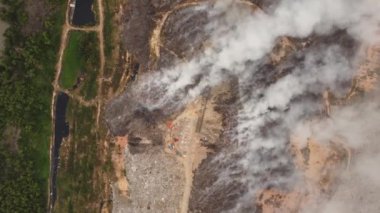 Drone yangın görüntüsü çöp sahasında meydana geliyor