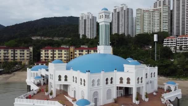 Georgetown Penang Malesia Lokakuu 2021 Ilmakuva Sininen Kattoarkkitehtuuri Kelluva Moskeija — kuvapankkivideo