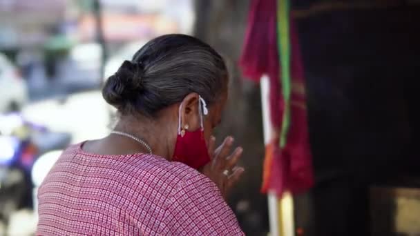 Georgetown Penang Malajzia Nov 2021 Indiai Bhakták Vörös Maszkban Imádkoznak — Stock videók