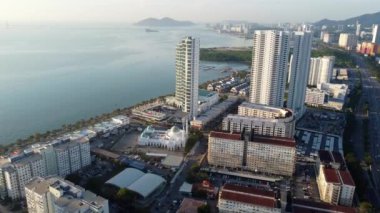 Georgetown, Penang, Malezya - 29 Aralık 2021: Hava manzaralı Karpal Singah Camii