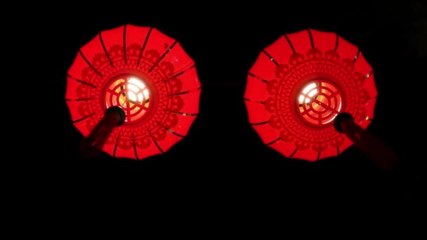 Посмотрите Китайский Фонарь Освещаемый Мерцанием Ночью — стоковое видео
