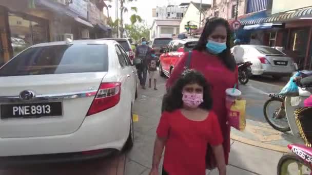 말레이시아 페낭의 2021 사람들 마스크를 인도에서 쇼핑을 — 비디오