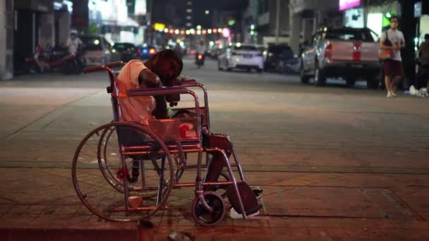 Georgetown Penang Malaysia Jan 2022 Lonely Indian Man Sleep Wheelchair — Stock Video
