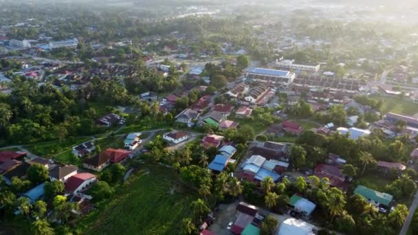Poruszanie Się Powietrza Nad Malays Kampung Domu Słoneczny Poranek — Wideo stockowe