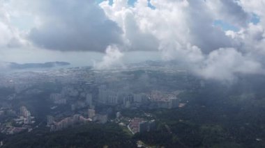 Sungai Ara 'da hava manzaralı bulutlu bir gün, Pulau Pinang bulutlu bir günde
