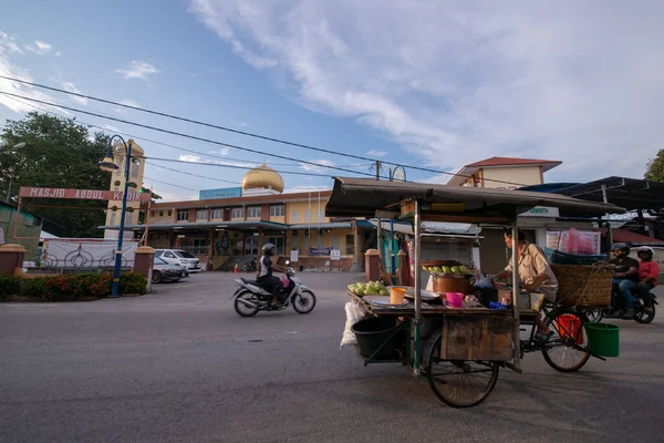 Bagan Kedah Malasia Circa Jun 2017 Ciclista Callejero Abre Puesto — Foto de Stock