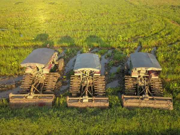 Három Traktor Parkol Egymás Után Paddy Fieldben Malajzia Mezőgazdasága — Stock Fotó