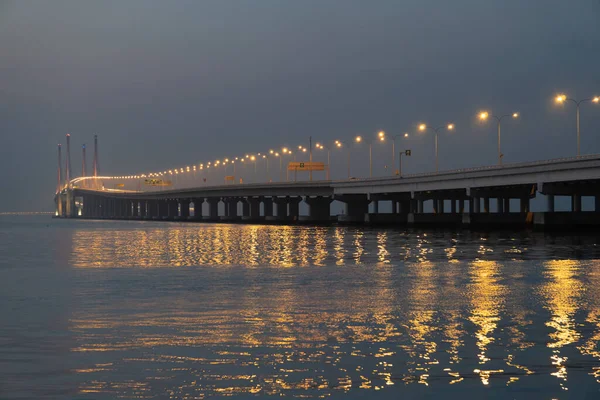 Şafak Vakti Penang Ikinci Köprüsü Merkez Sütun Ulusal Gün Boyunca — Stok fotoğraf