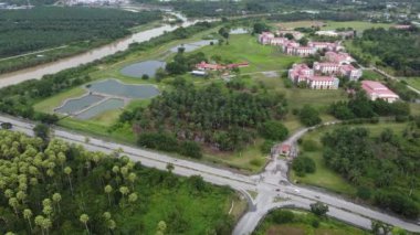 Seberang Perai, Penang, Malezya - 24 Ağustos 2021: Sungai Krian yakınlarında Havacılık Mühendisliği Kampüsü (University Science Malaysia)