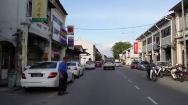 Georgetown, Penang, Malezya - 12 Aralık 2021: Jalan C.Y. 'de Pov hareketi. Akşam Choy Caddesi.