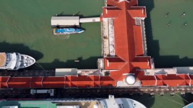 Georgetown, Penang, Malezya - 23 Aralık 2021: Hava manzaralı Swettenham Port Jetty