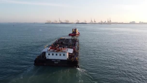 Georgetown Penang Malaysia Dec 2021 Πλοίο Singa Tiara Τραβιέται Ρυμουλκό — Αρχείο Βίντεο