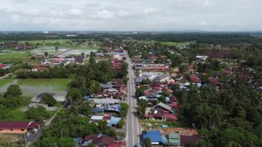 Malays Kampung 'daki hava asfalt yolu.