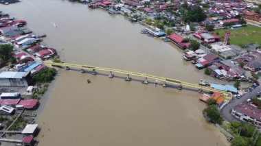 Havadan bakıldığında kartal ve Kuala Kurau balıkçı köyü görünüyor.