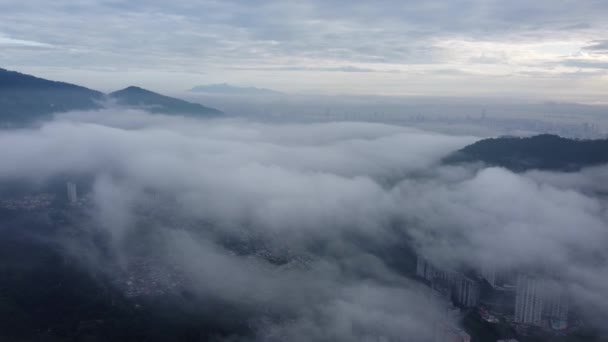 Pemandangan Udara Paya Terubong Kota Pagi Hari Berkabut Awan — Stok Video
