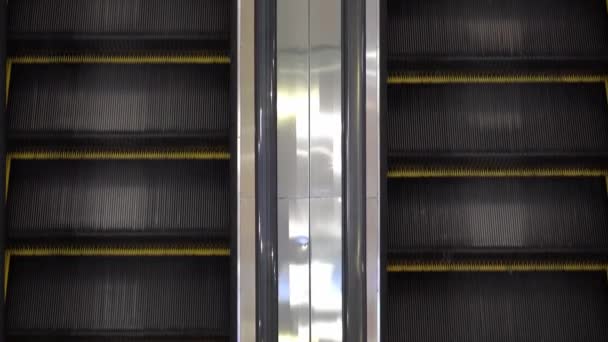 商场上上下下的电梯 — 图库视频影像