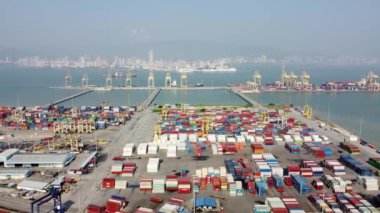 Seberang Perai, Penang, Malezya - 12. Mar 2022: Gündüz hava manzaralı konteyner terminali